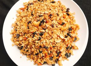 Hình của món Granola (ngũ cốc yến mạch).