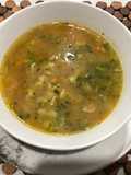 Sopa de carne con verduras y mariposas