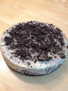 A picture of Cookies-n-Cream Cheesecake.