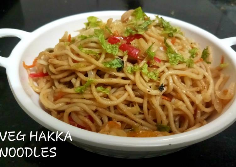 Veg hakka noodles