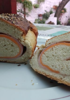 Una foto de Pan relleno fácil y económico