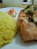Salmón al paquete con timbal de arroz