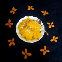 A picture of Yellow Suji Halwa.