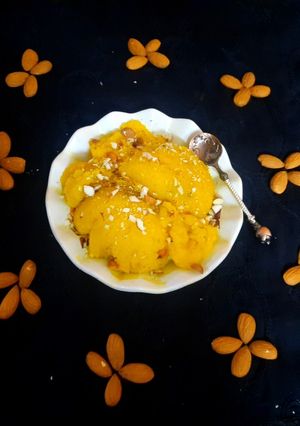 A picture of Yellow Suji Halwa.