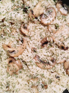 Una foto de Salteado de champiñones y arroz