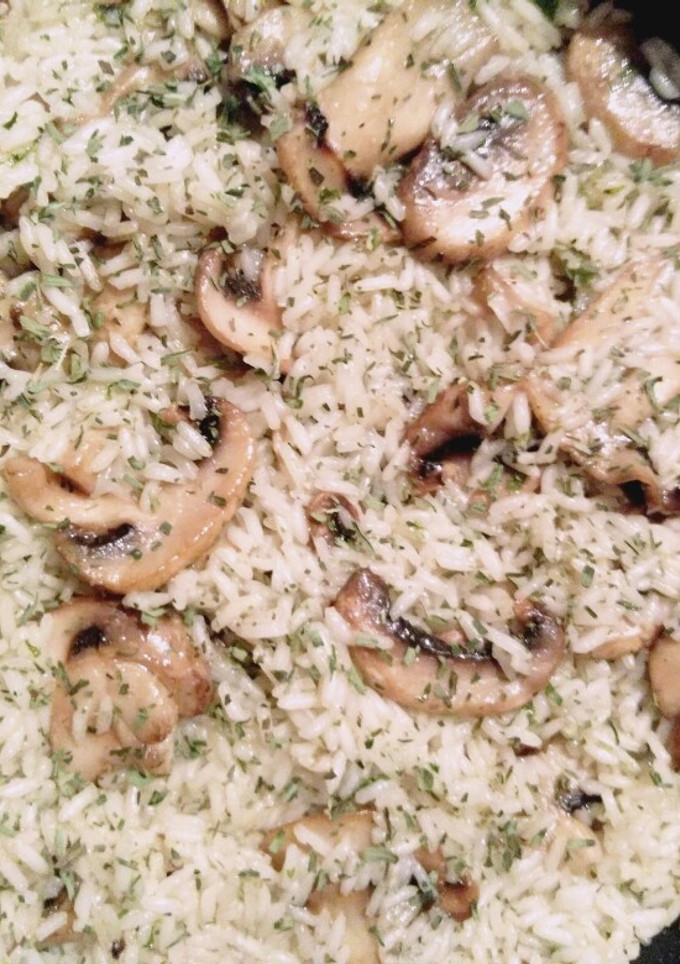 Una foto de Salteado de champiñones y arroz
