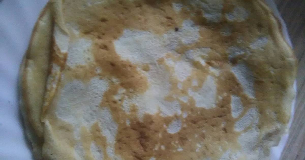 Нежные блинчики на молоке. Блины на кислом молоке рецепт. Дрожжевые блины на молоке пышные. Блины на молоке прокисшем можно. Тонкие пористые блины.