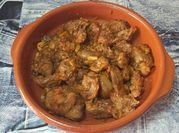 Una foto de mollejas de pollo con tomate