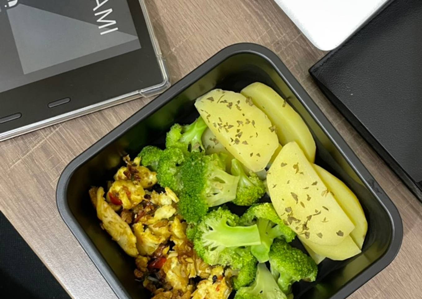 Steamed Broccoli and Potato with Chili Chicken - Brokoli Kentang dengan Ayam Cabai