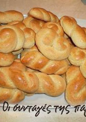A picture of Fluffy orange koulourakia.