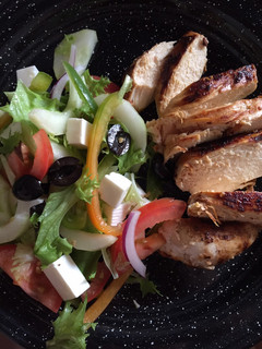 Una foto de Pollo Estilo Griego 🇬🇷
