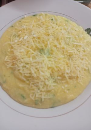 Una foto de Polenta con quesos y un toque de perejil al "Tun tun"