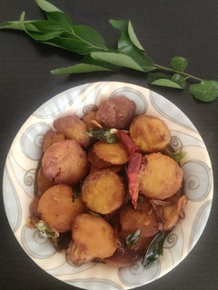 சேப்பங்கிழங்கு தவா ஃபிரை (sepanzhangu thawa fry receip in tamil) செய்முறை முக்கிய புகைப்படம்