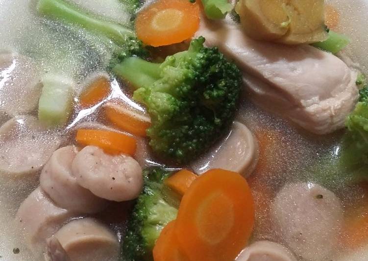 Sop ayàm campur sosis
