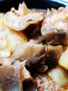 Una foto de Guiso de butifarra y alcachofas