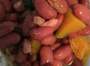 Una foto de Habichuelas o frijoles colorados estilo Puertorriqueño