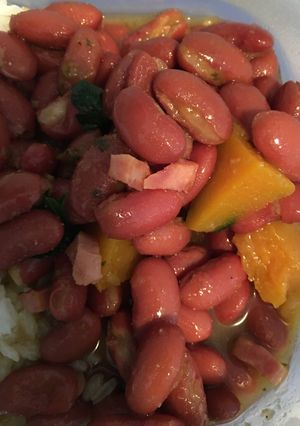 Una foto de Habichuelas o frijoles colorados estilo Puertorriqueño