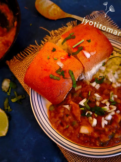मुंबई स्टाइल पाव भाजी (mumbai style pav bhaji recipe in Hindi) रेसिपी मुख्य फोटो