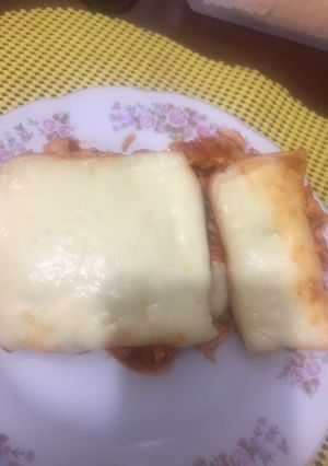 Una foto de Sándwich de pollo y boloñesa!! 😋
