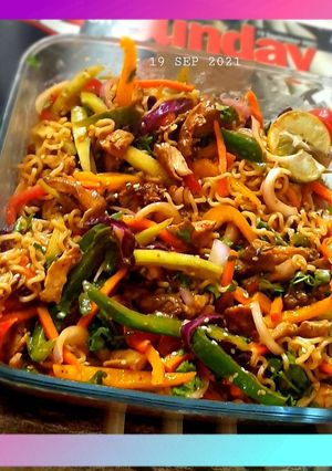 A picture of Chicken salad with Maggi noodles.
