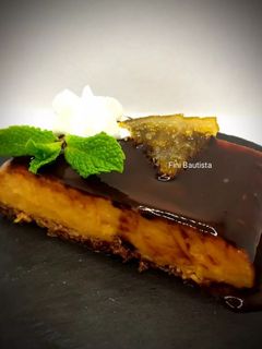 Una foto de Flan de naranja con sirope de chocolate sin horno