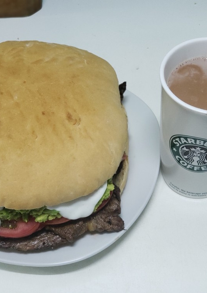 Una foto de El Manso italiano con chocolate caliente con coco