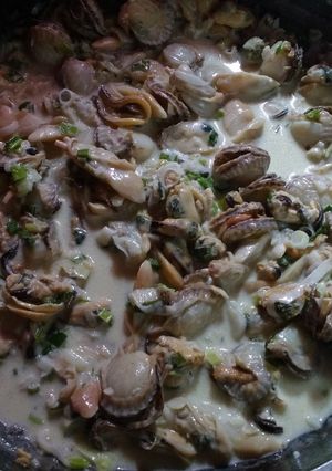 Una foto de Popurrí de mariscos a la crema