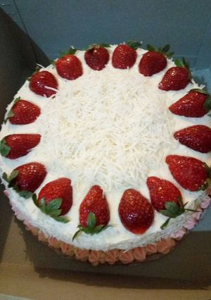 Foto resep Kue ulangtahun (base cake BF) topping stoberi + keju parut