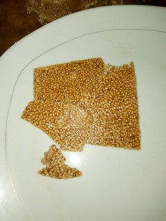 તલ ની ચીકી (Til Chiki Recipe In Gujarati) રેસીપી મુખ્ય ફોટો