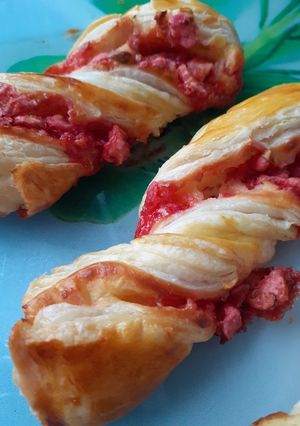 Une photo de Tresse Feuilletée au praline Rose 🌷🌷🌷🌷🌷🌷