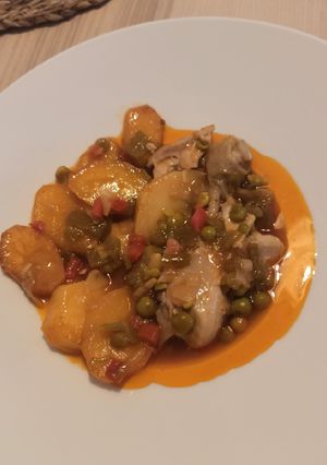 Una foto de Pollo al chilindrón 🍗