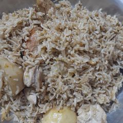 A picture of Chicken pulao.