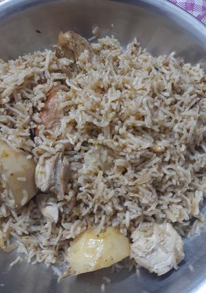 A picture of Chicken pulao.