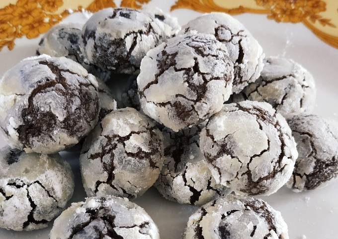 Chocolate Crinkles Cookies