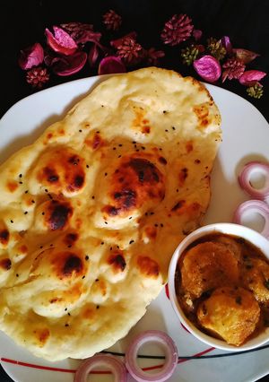 গার্লিক বাটার নান (garlic butter naan recipe in Bengali) রেসিপির প্রধান ছবি