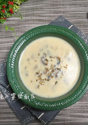 A picture of 🍄Potato and Mushroom Cream Soup.