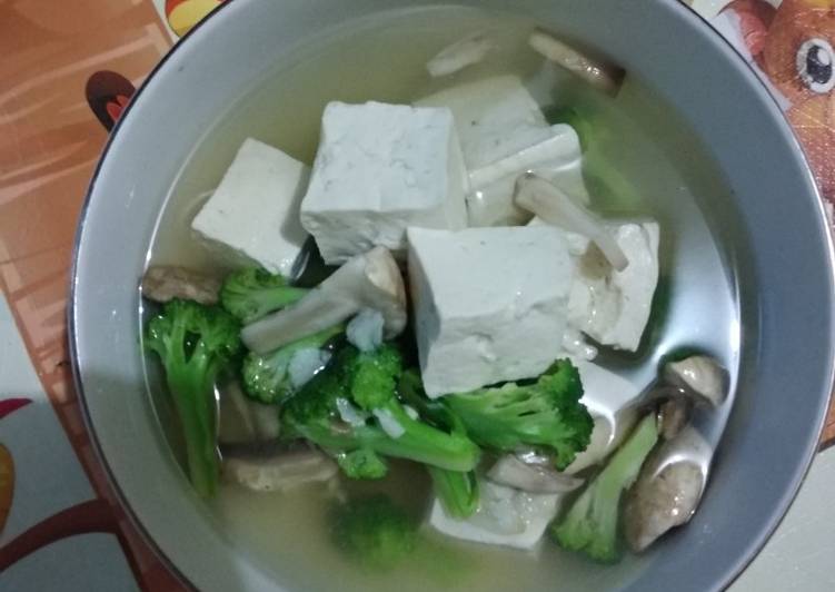 Langkah Mudah untuk Membuat Sup jamur tahu brokoli yang Bisa Manjain Lidah
