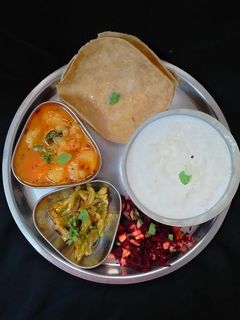 आलू की सब्जी (aloo ki sabzi recipe in hindi) रेसिपी मुख्य फोटो