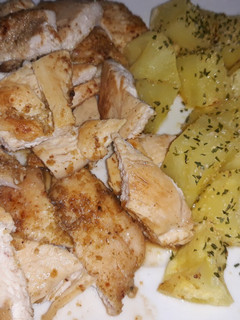 Una foto de Patatas con pollo al microondas
