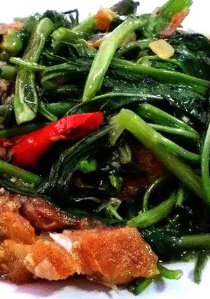 รูปของ ผัดผักบุ้งหมูกรอบ