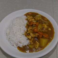 A picture of Chicken Kare raisu,(chicken kare rice).