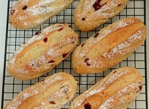 Foto resep Cranberry Cream Cheese Bread (Metode Poolish)
