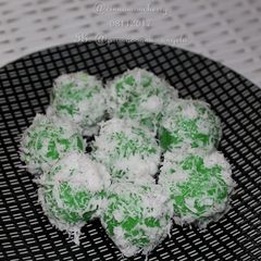 A picture of Klepon (Traditional Indonesian Kue).