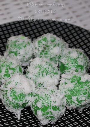 A picture of Klepon (Traditional Indonesian Kue).