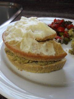Una foto de Pastel de bizcocho sin gluten vegano