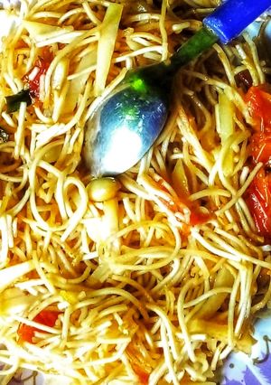 ভেজ চাউমিন (veg chowmin recipe in bengali) রেসিপির প্রধান ছবি
