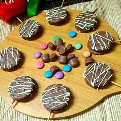 Chocolate dipped Oreos A picture of Chocolate dipped Oreos.