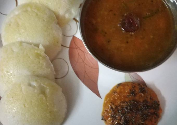 Idli sambar red chutney