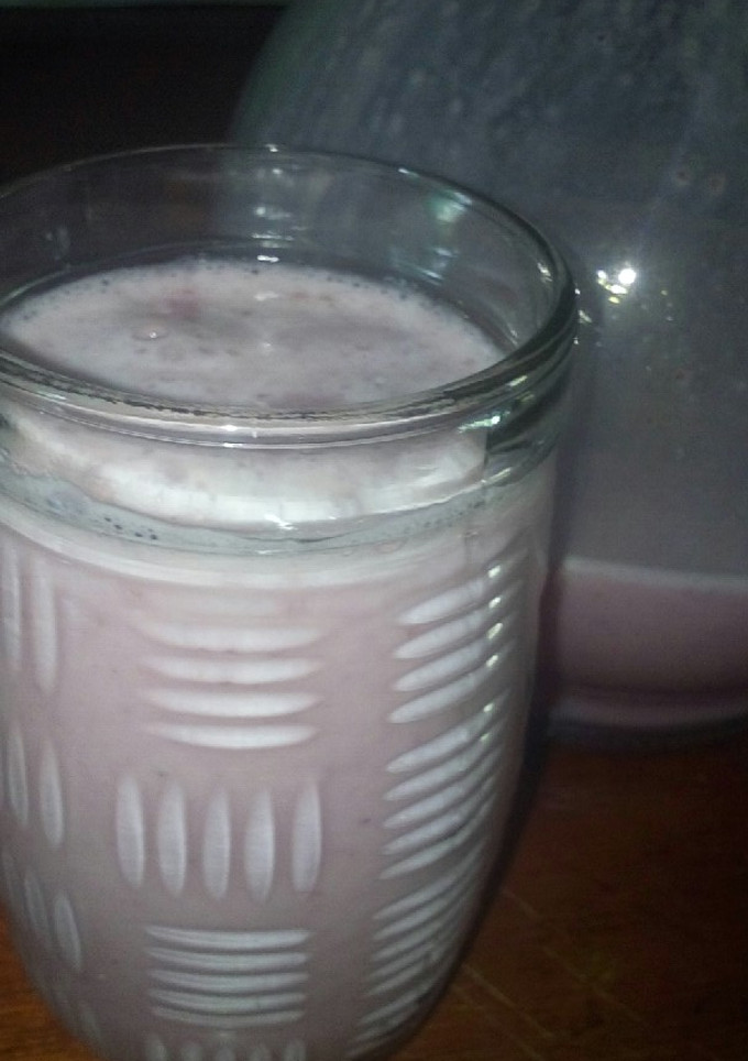 Una foto de Licuado de frutilla y banana🍓🍌
