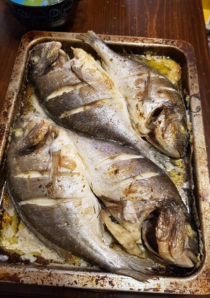 Морська риба, запечена в духовці